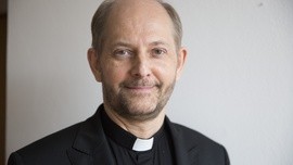 Watykan: rzecznik episkopatu o atakach na Jana Pawła II