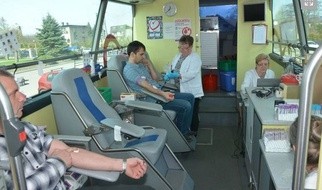 Krew ratuje życie. Centrum w Katowicach apeluje o dawców z grupami Rh minus
