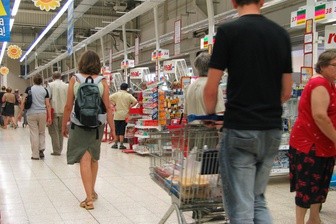 W lutym koszyk codziennych zakupów był najtańszy w... Auchan