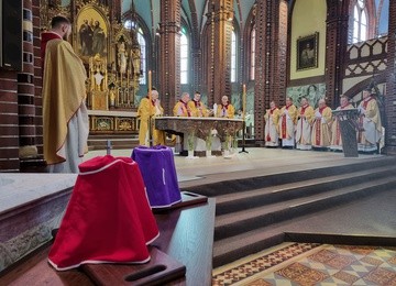 Msza Święta Krzyżma i spotkanie z biskupami