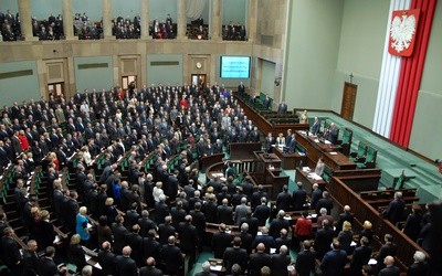Sejm przyjął uchwałę z okazji 1050 rocznicy Chrztu Polski