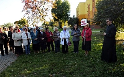 Grupy wiernych modliły się w różnych częściach najmłodszej parafii w Pułtusku