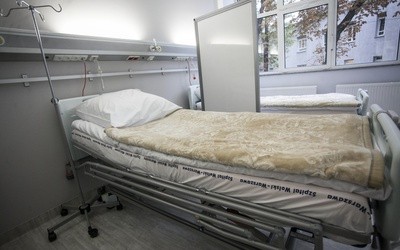 MZ ograniczy liczbę szpitali jednoimiennych; zajęte jest w nich teraz 1155 łóżek