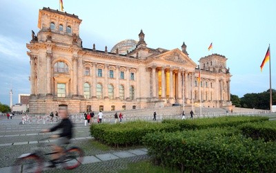 Hakerzy kontrolują system komputerowy Bundestagu