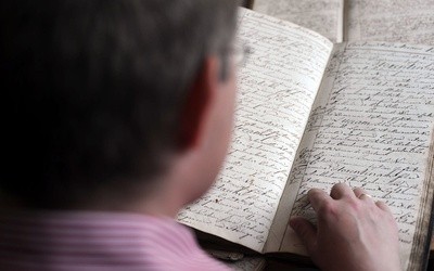 Odczytanie satarych rękopisów bywa trudne