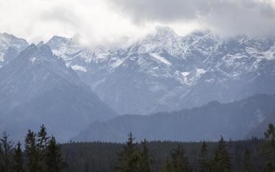 Tłumy na szlakach w Tatrach; nawet 6 godzin w kolejce do kolejki na Kasprowy Wierch