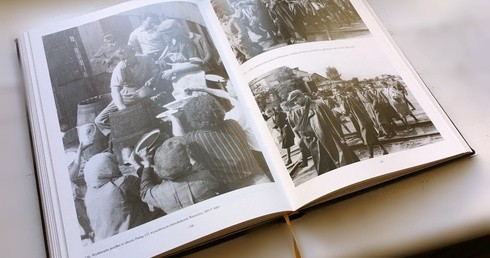 Album o Powstaniu Warszawskim w Muzeum Niepodległości