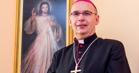 bp Janusz Ostrowski