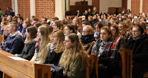 GUS: 61% Polaków jest w różnym stopniu zaangażowana religijnie