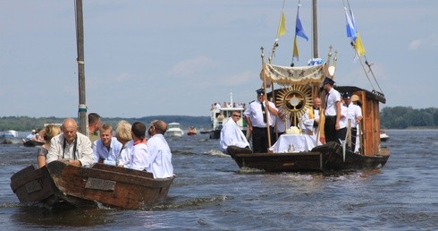 Płyniemy i wierzymy