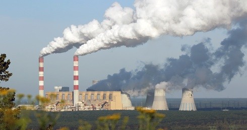 Dymy nad elektrownią
