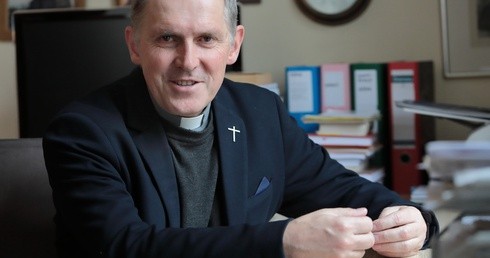 „Musimy wrócić do szkoły umywania nóg”. Ks. prof. Muszala o tożsamości księdza