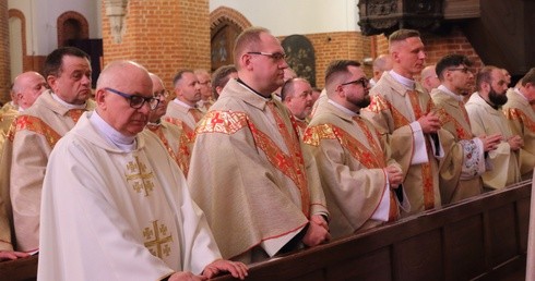 Msza Krzyżma w katedrze elbląskiej cz. 1 