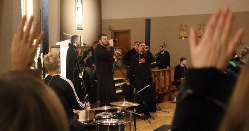 Koncert uwielbienia u św. Rafała