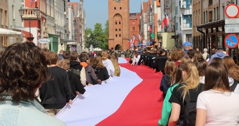 Elbląg. Obchody Dnia Flagi Narodowej