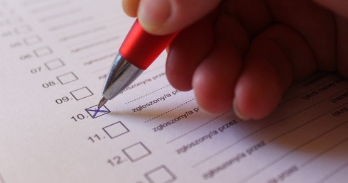 Sondaże bywają niewiarygodne. Niestety, wplywają na nasze opinie