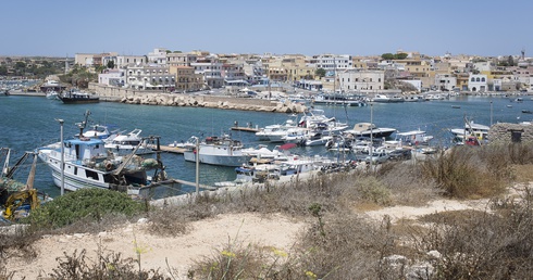 Na Lampedusę przybyła rekordowa liczba ponad 4 tys. imigrantów. Reagują Francja i Niemcy