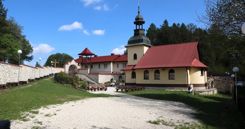 Sakramenty sprawowane przez ks. Galusa w Czatachowej są niegodziwe, a udzielane rozgrzeszenie - nieważne (stanowisko archidiecezji częstochowskiej)