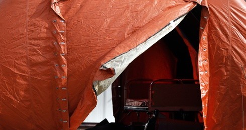 Znaczny wzrost liczby zgonów chorych na COVID-19 w Polsce