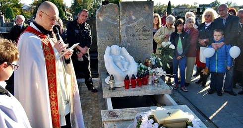 Pierwszy pochówek dzieci utraconych na cmentarzu katolickim w Płońsku