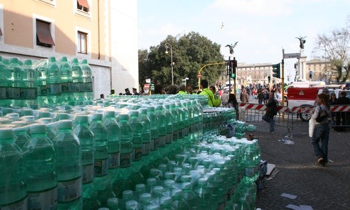 Bezdomni potrzebują wody 