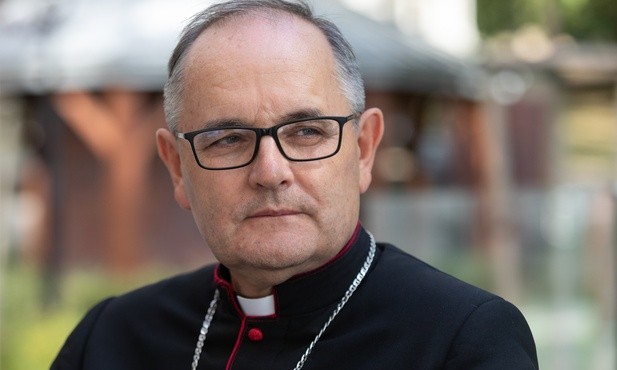 Abp Przybylski do nauczycieli: Nie pozwólcie wykoślawić serca i sumienia