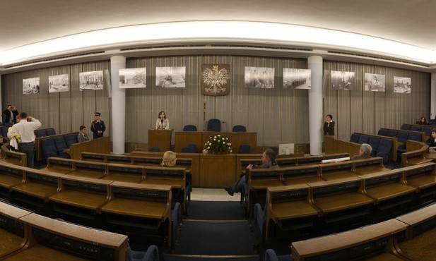 PiS złożyło poprawki do ustawy o zgromadzeniach