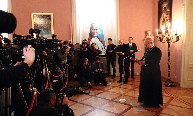 Kard. Stanisław Dziwisz przechodzi na emeryturę