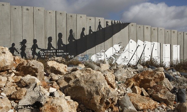Izrael zbuduje mur - Kościół rozgoryczony