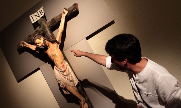 Krzyż - ciągle towarzyszący wierzącym w Chrystusa znak 