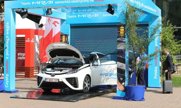 "Puls Biznesu": Biało-czerwony napęd Toyoty