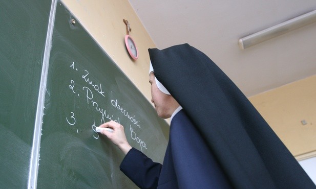 "Potrzeba zarówno szkolnych lekcji religii, jak i katechezy parafialnej"