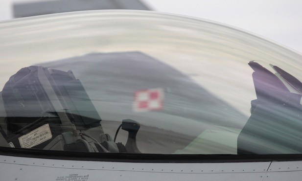 Prokuratura: Na miejscu wypadku F-16 odnaleziono kamerę; najprawdopodobniej należała do pilota