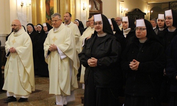 S. Olech: Siostry zakonne coraz częściej są menadżerkami