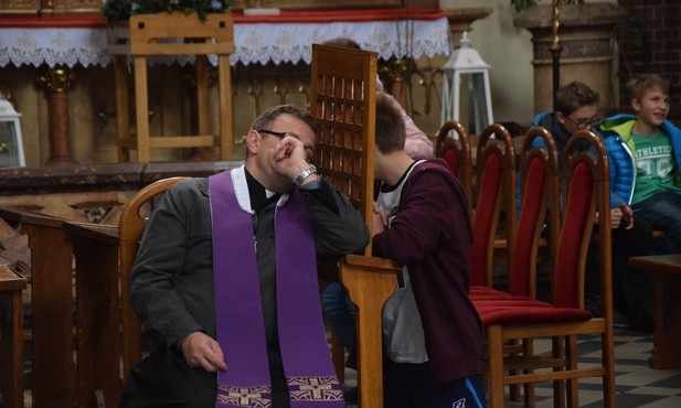 Odpuszczanie grzewchów w imieniu Boga przez posługę Kościoła