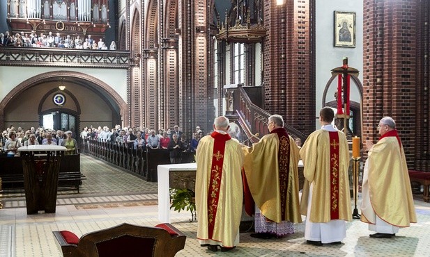 Bp Jan Kopiec: Rodzina jest początkiem każdego szczęścia