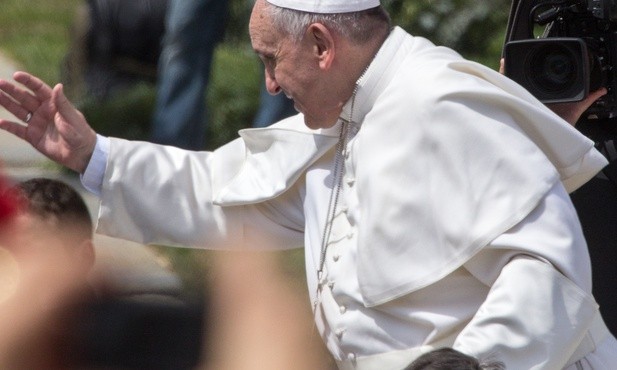 Paczki i podarunki od Papieża