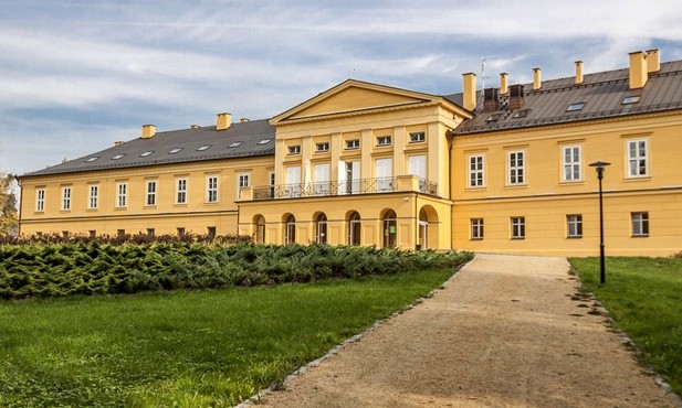 Koszęcin. Zabytkowy park przy siedzibie Zespołu Pieśni i Tańca Śląsk zostanie odnowiony
