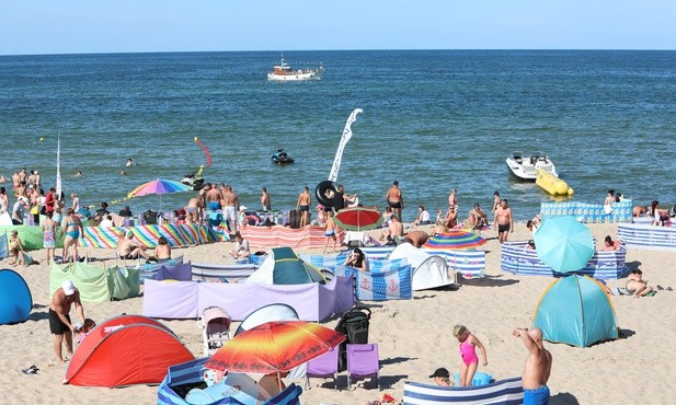 W dzień na plaże, a nocą? Spojrzeć na niebo
