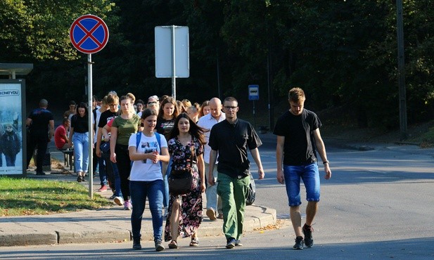 Jedynacy i osoby niereligijne najtrudniej przeżywają sytuację epidemii