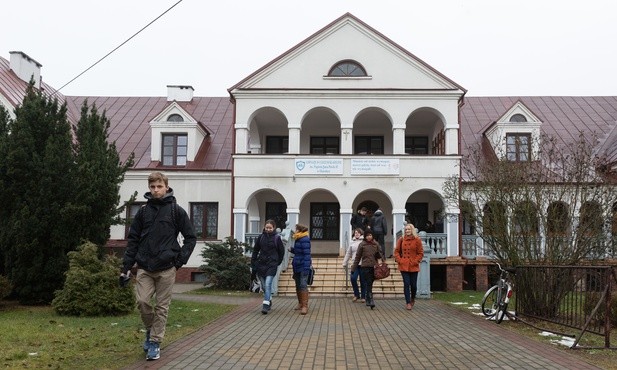 Szkoły zaczęły samodzielnie decydować o zawieszeniu pracy