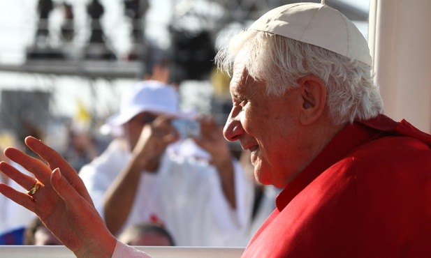 Franciszek odprawił Mszę w intencji Benedykta XVI 
