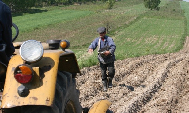 Ustawy o obrocie ziemią rolną i marketach podpisane