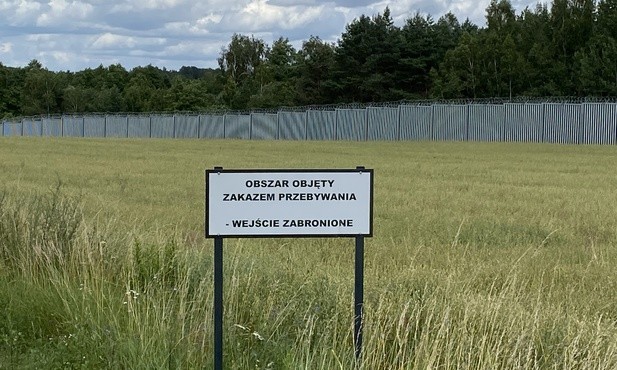 Żaryn: zakończono budowę bariery ochronnej na granicy z Białorusią