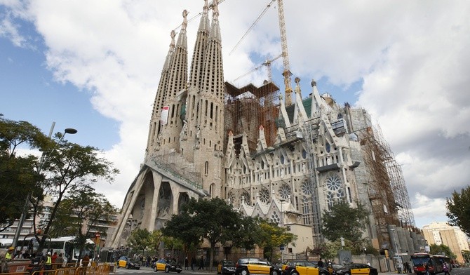 Oblężenie bazyliki Sagrada Família w związku z pomysłem zarządców świątyni