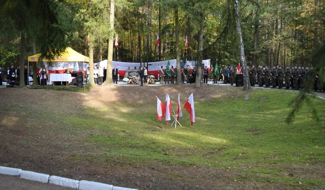 Mieszkańcy Skrwilna i okolic, a zwłaszcza, rodziny pomordowanych oraz dzieci  i młodzież, uczestniczyły w patriotyczno-religijnych uroczystościach