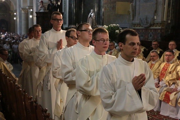 Ilu mamy nowych księży diecezjalnych?