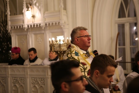 Nieszporom przewodniczył kapłan Gabriel M. Grabarczyk, proboszcz parafii mariawickiej w Pepłowie