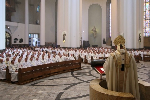 Spadła liczba kapłanów na świecie