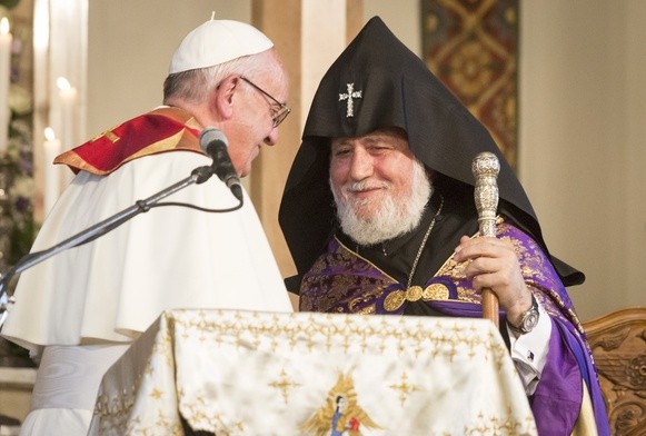Franciszek wśród Ormian w 2016 roku.